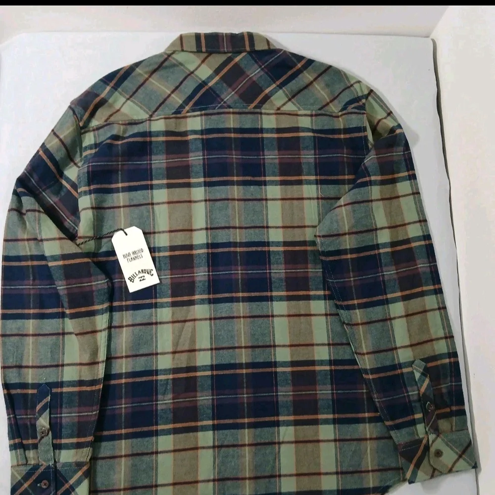 Quiksilver Men's Casual Plaid and Striped Shirt Set - Picture 11 of 11